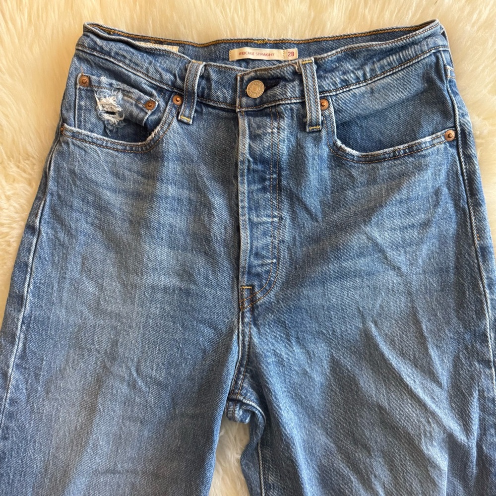 Levi’s Classic Ribcage Straight Denim Jeans - Picture 3 of 8